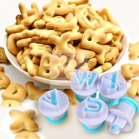 Sütemény kiszúró betűk