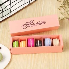   Macaron doboz tetővel 6 részes több színben nagy felirattal 10 db 